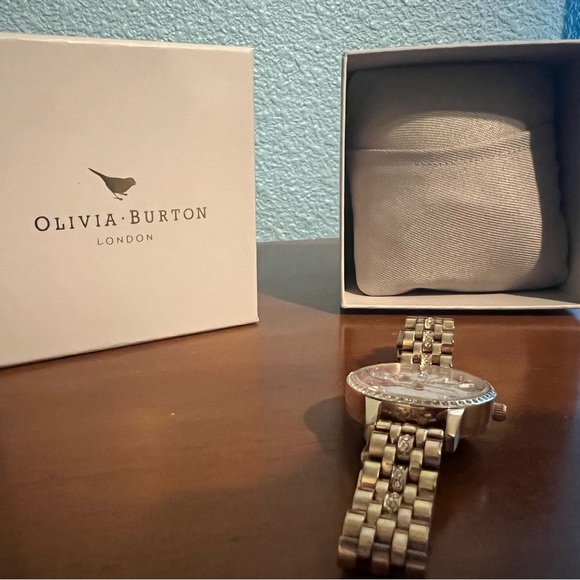 BEAUTIFUL gently used floral gold Olivia Burton watch! Retailed approx $230.00. - Picture 7 of 7